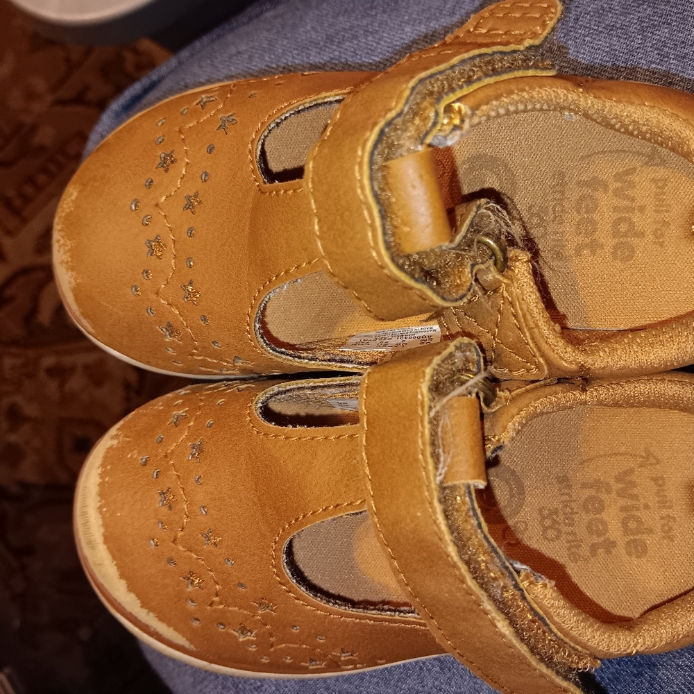 Little girl shose